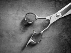 HHCW Karu - 7.0 Inches Right Handed Shears for Deep Point Cutting - Wet/Dry Hair