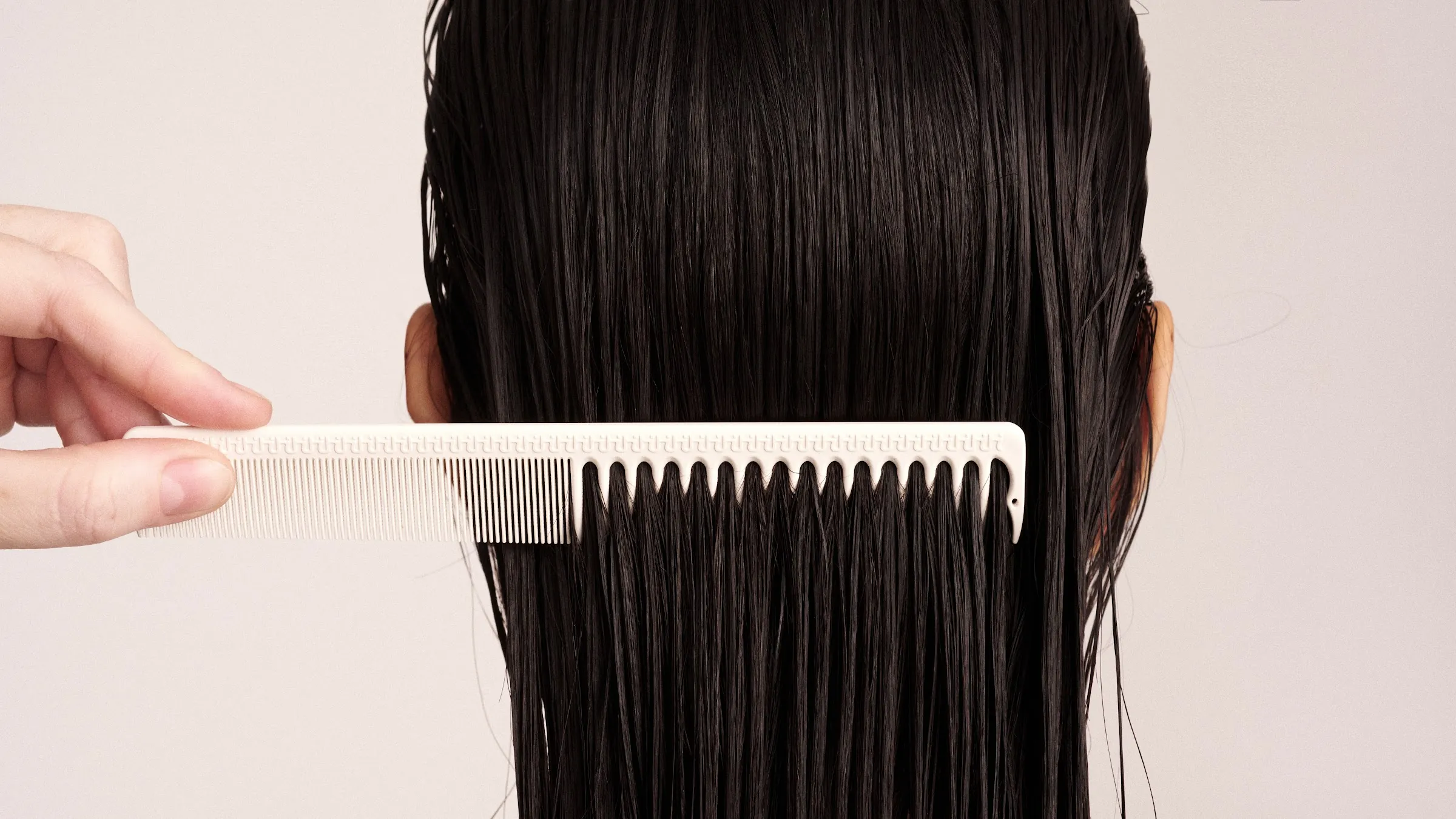 Hanzo cutting comb drawn through wet hair