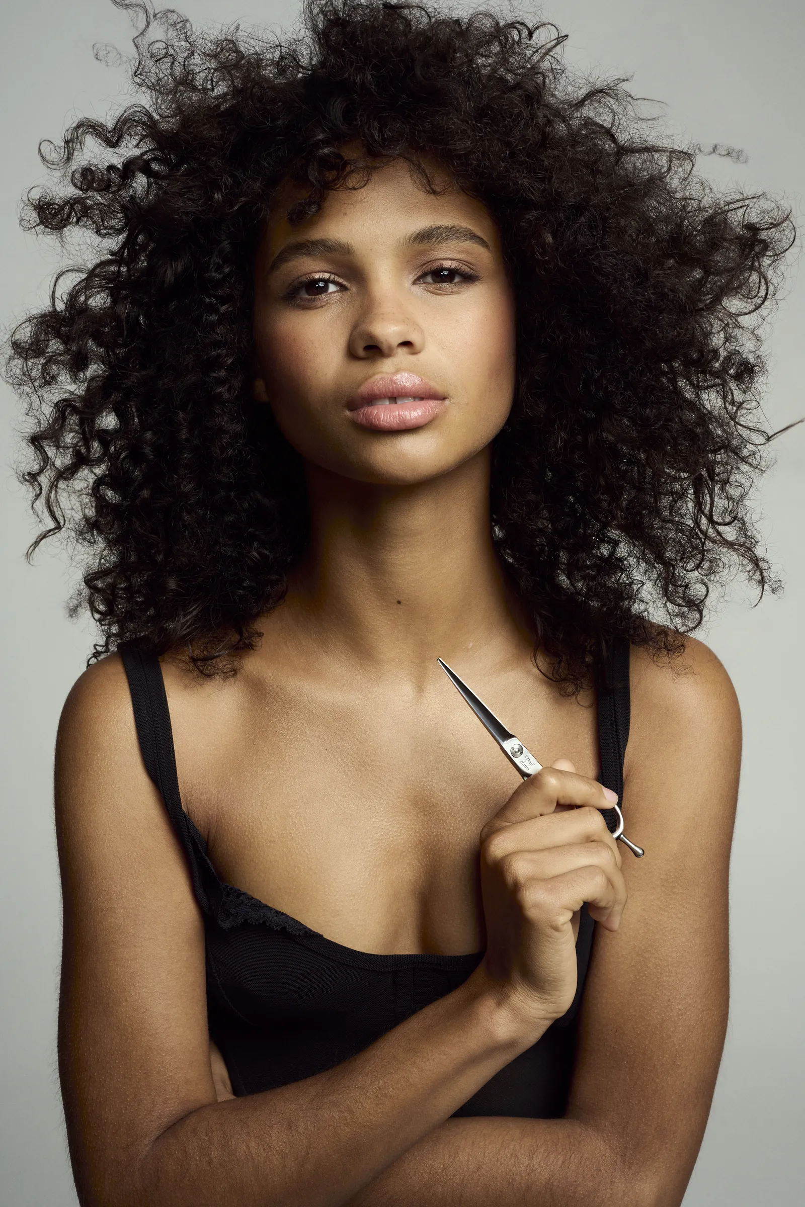 Model holding a Hanzo shear in her left hand